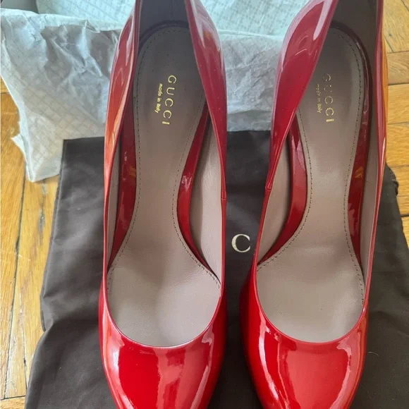 Gucci Red Patent Leather Heels - Picture 2 of 13